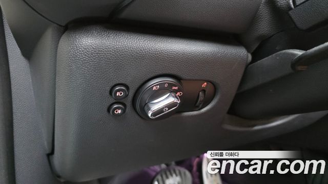 Mini Cooper Convertible 2019 — photo 27