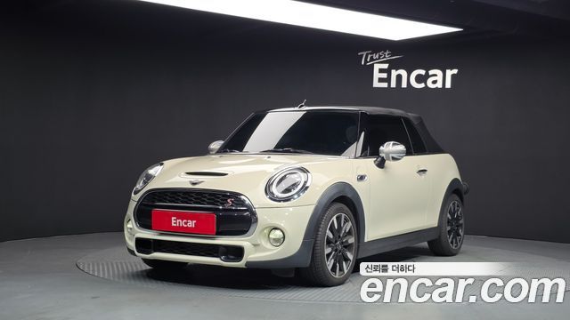 Mini Cooper Convertible 2019 — photo 32