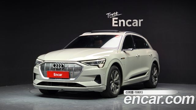 Audi e-tron 2020 — photo 1