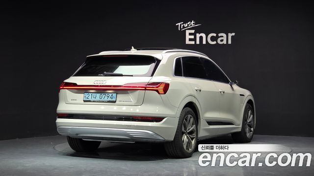 Audi e-tron 2020 — photo 2
