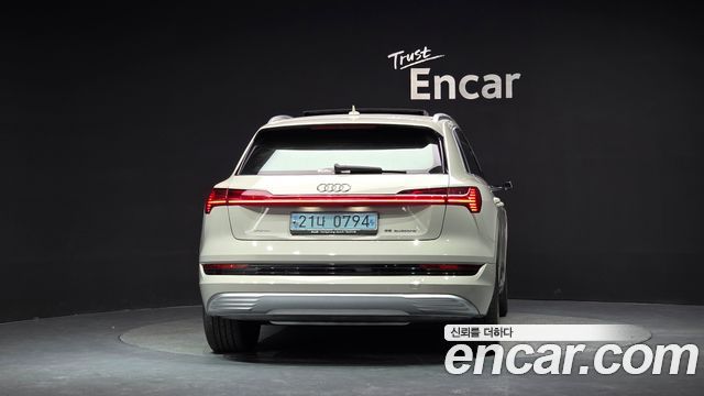 Audi e-tron 2020 — photo 4