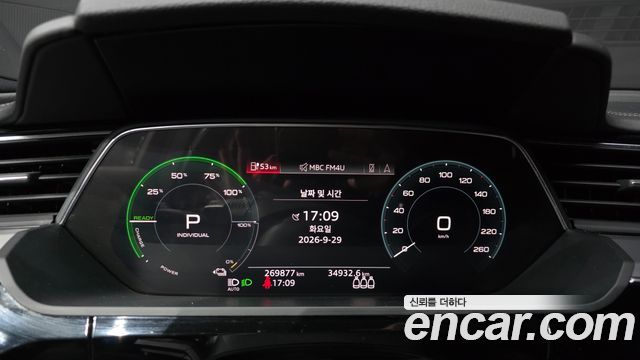 Audi e-tron 2020 — photo 8