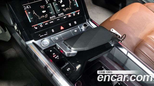 Audi e-tron 2020 — photo 9