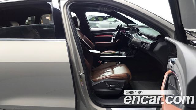 Audi e-tron 2020 — photo 10