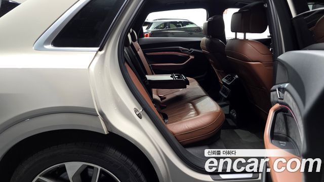 Audi e-tron 2020 — photo 12