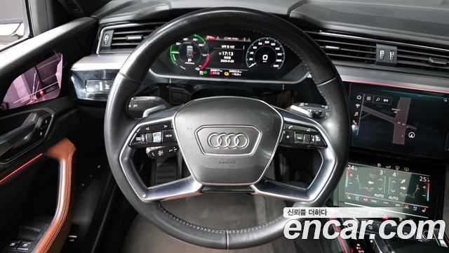 Audi e-tron 2020 — photo 13