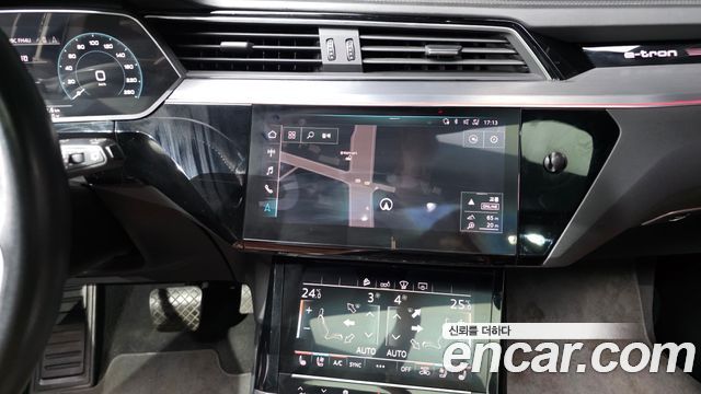 Audi e-tron 2020 — photo 15