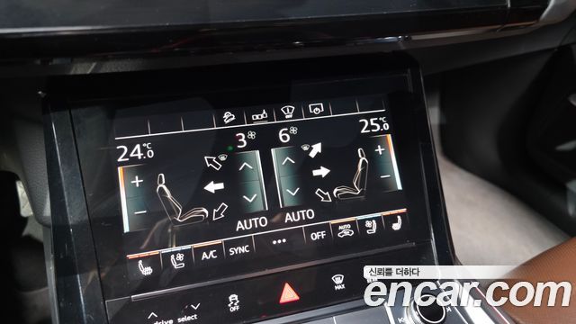 Audi e-tron 2020 — photo 19