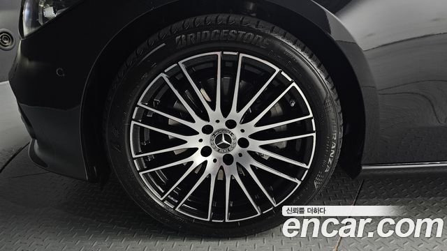 Mercedes-Benz C-Class 2024 — photo 5