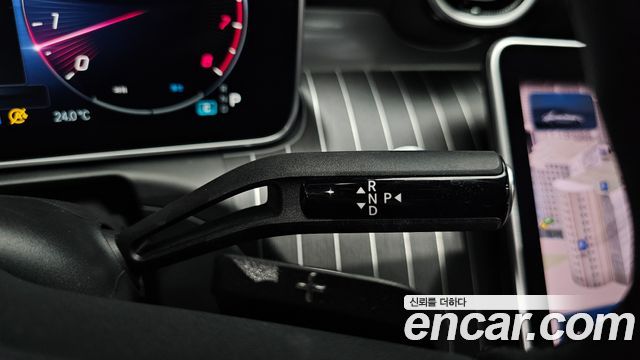 Mercedes-Benz C-Class 2024 — photo 12