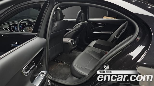 Mercedes-Benz C-Class 2024 — photo 18