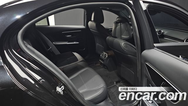 Mercedes-Benz C-Class 2024 — photo 16