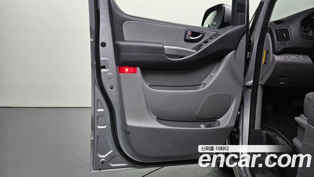 Hyundai Starex 2018 — photo 15