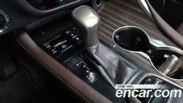 Lexus RX 2019 — photo 12