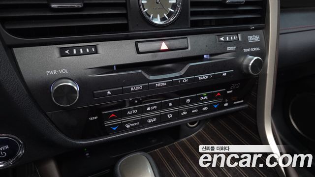 Lexus RX 2019 — photo 24