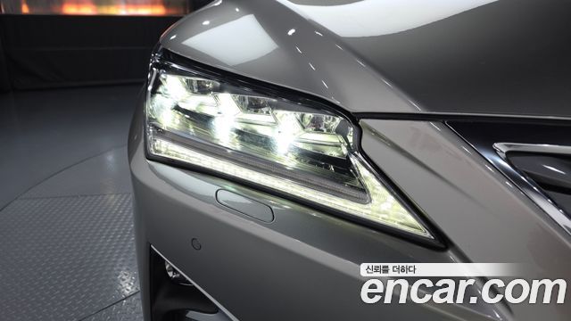 Lexus RX 2019 — photo 8