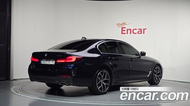 BMW 5-Series 2023 — photo 2