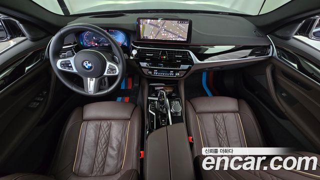 BMW 5-Series 2023 — photo 10