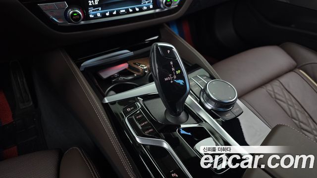 BMW 5-Series 2023 — photo 12