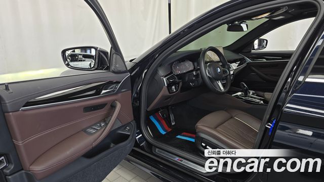 BMW 5-Series 2023 — photo 13