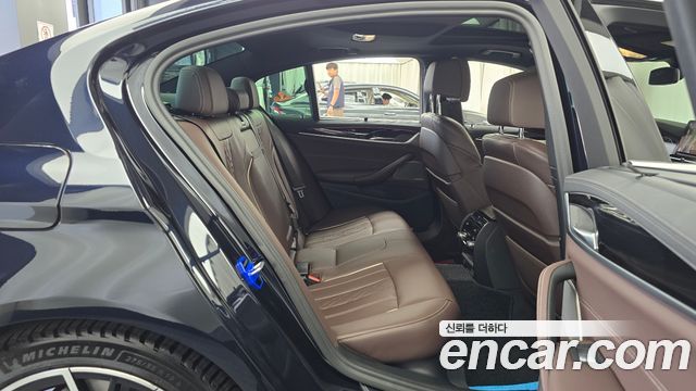 BMW 5-Series 2023 — photo 17