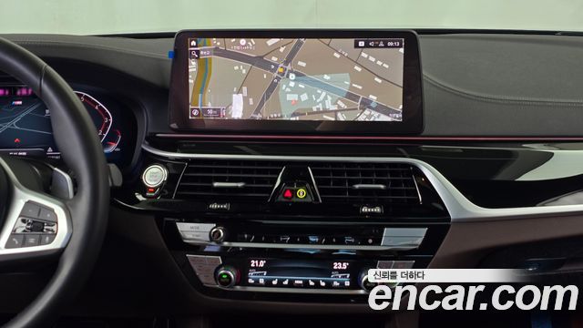 BMW 5-Series 2023 — photo 18