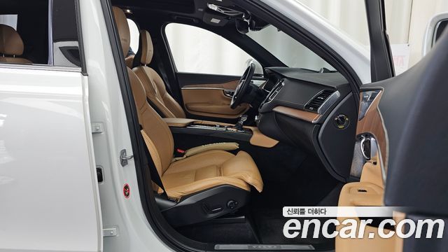 Volvo XC90 2019 — photo 17