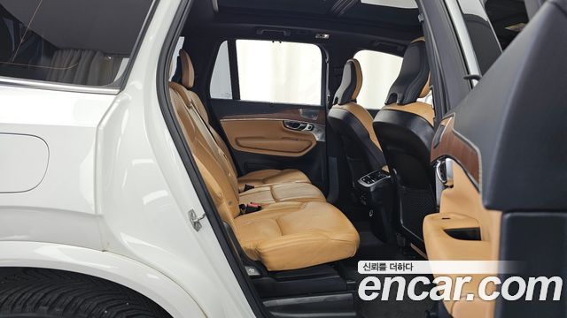 Volvo XC90 2019 — photo 18
