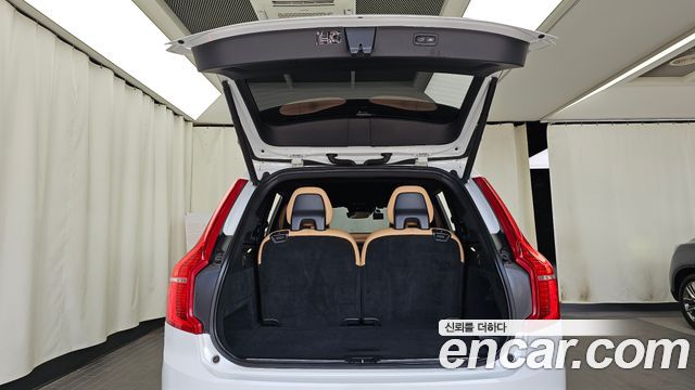 Volvo XC90 2019 — photo 26