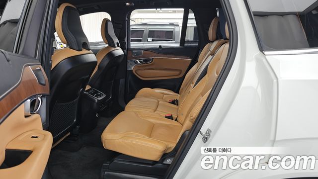 Volvo XC90 2019 — photo 16