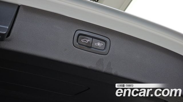 Volvo XC90 2019 — photo 32