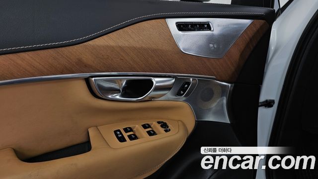 Volvo XC90 2019 — photo 33