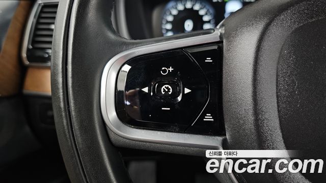 Volvo XC90 2019 — photo 34