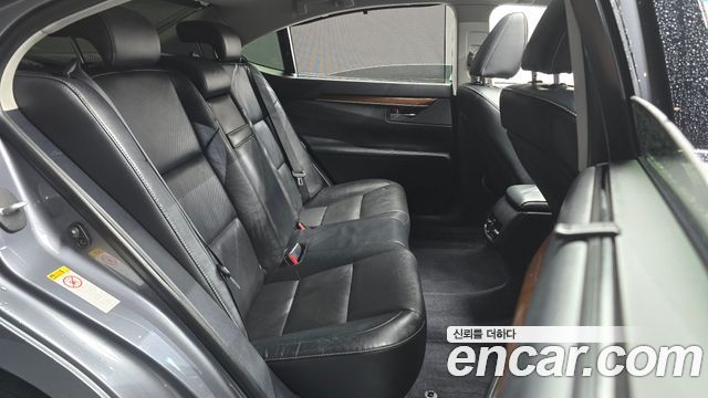 Lexus ES 2014 — photo 11