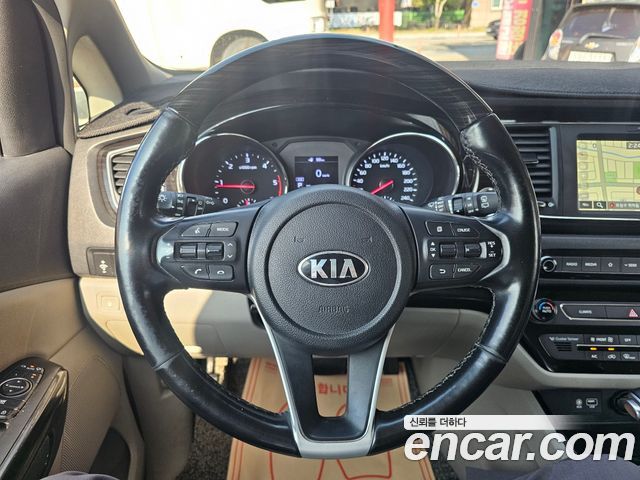 Kia Canival 2019 — photo 15
