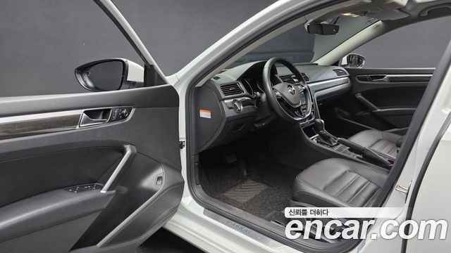 Volkswagen Passat 2018 — photo 10