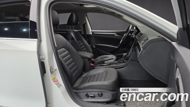 Volkswagen Passat 2018 — photo 11