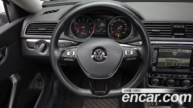 Volkswagen Passat 2018 — photo 13