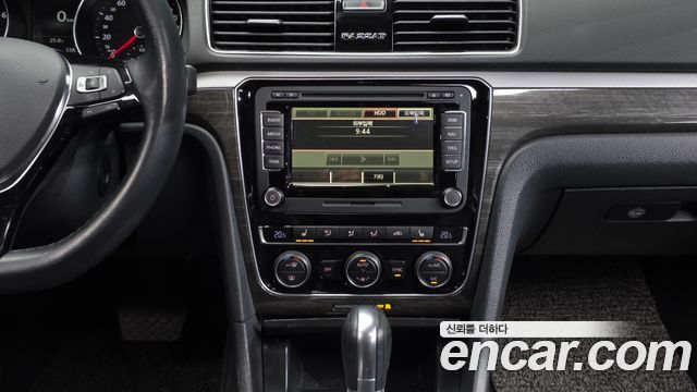 Volkswagen Passat 2018 — photo 14