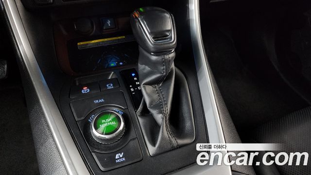 Toyota RAV4 2021 — photo 12