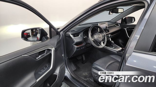 Toyota RAV4 2021 — photo 13