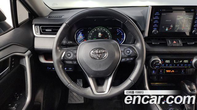 Toyota RAV4 2021 — photo 18