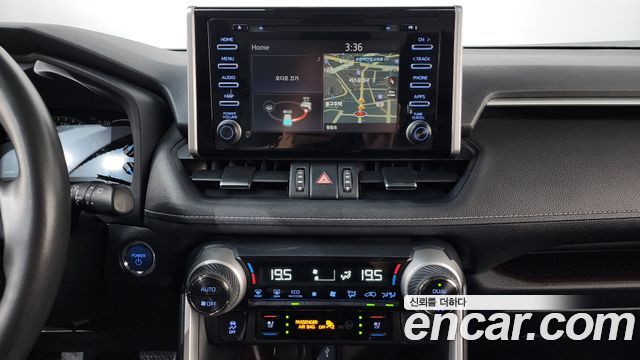 Toyota RAV4 2021 — photo 19