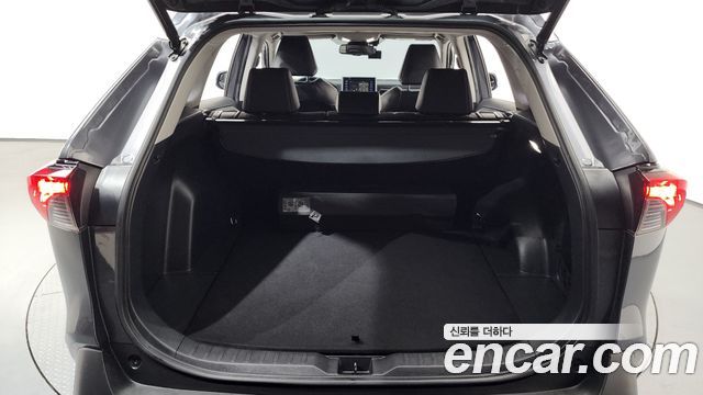 Toyota RAV4 2021 — photo 26