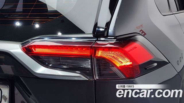 Toyota RAV4 2021 — photo 9