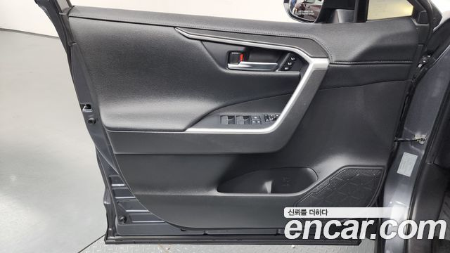 Toyota RAV4 2021 — photo 14