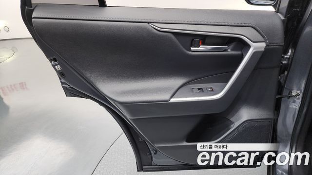 Toyota RAV4 2021 — photo 15