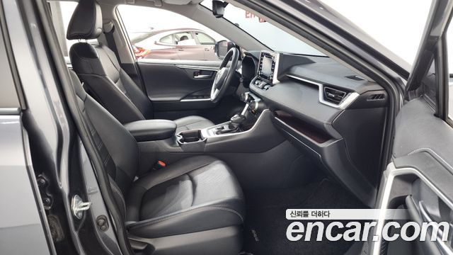 Toyota RAV4 2021 — photo 16