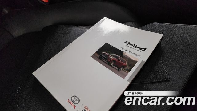 Toyota RAV4 2021 — photo 28
