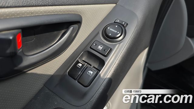 Hyundai Starex 2012 — photo 18
